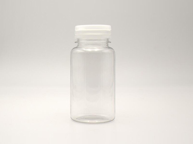 如何使用带金属条撕拉瓶盖的塑料瓶？